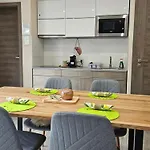 Bowery - Arnyas Vendeghazak - Jakuzzi Hasznalattal Lägenhet Balatonalmádi